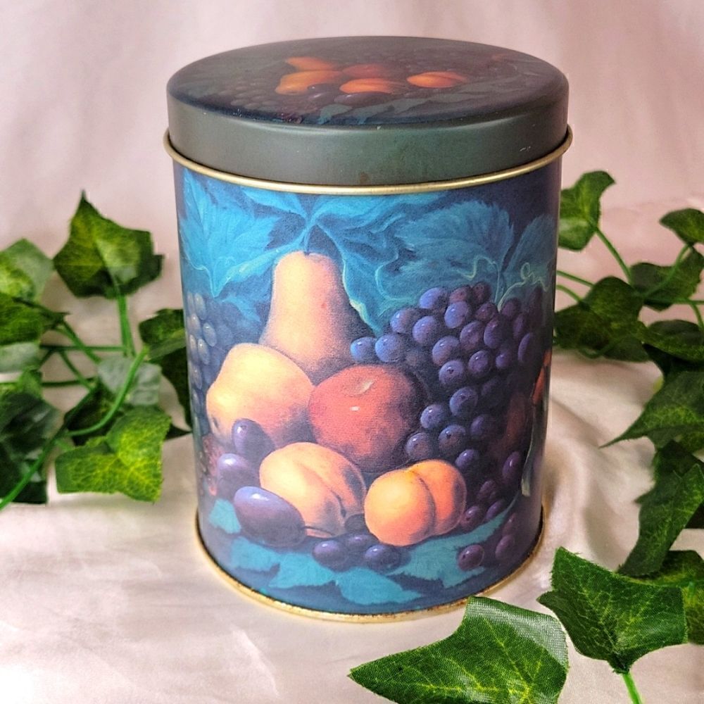 Vintage Fruit Tin. EUC 